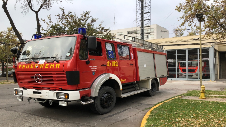 Bomberos alemanes de St. Leon-Rot entregan carro bomba a brigada Molco en Villarrica